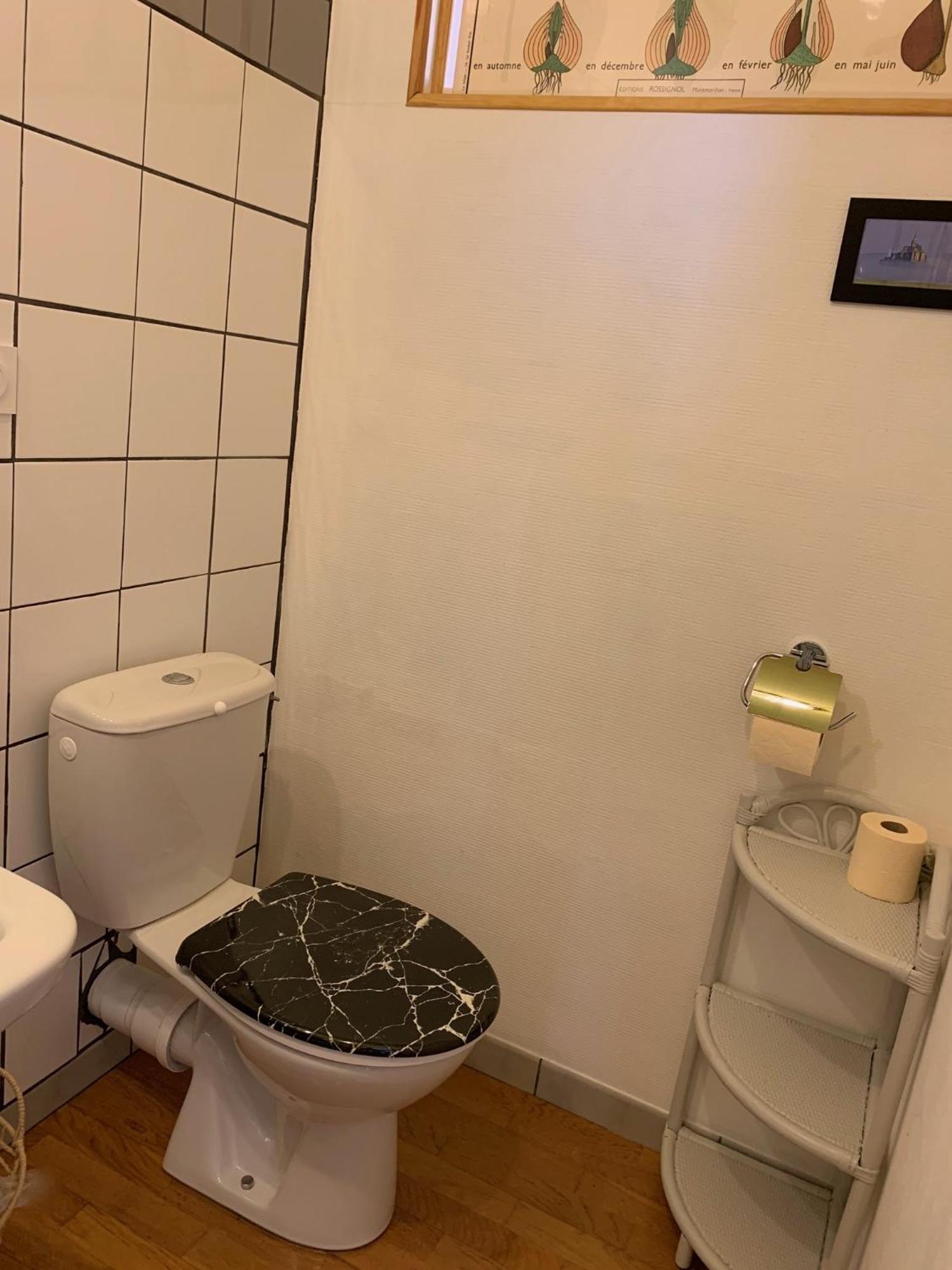 Bed and Breakfast Le Petit Manoir Isigny-le-Buat Exterior foto